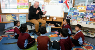 Dr Murray Gadd A-Sharing-Session-with-Year-1-2-Students.png